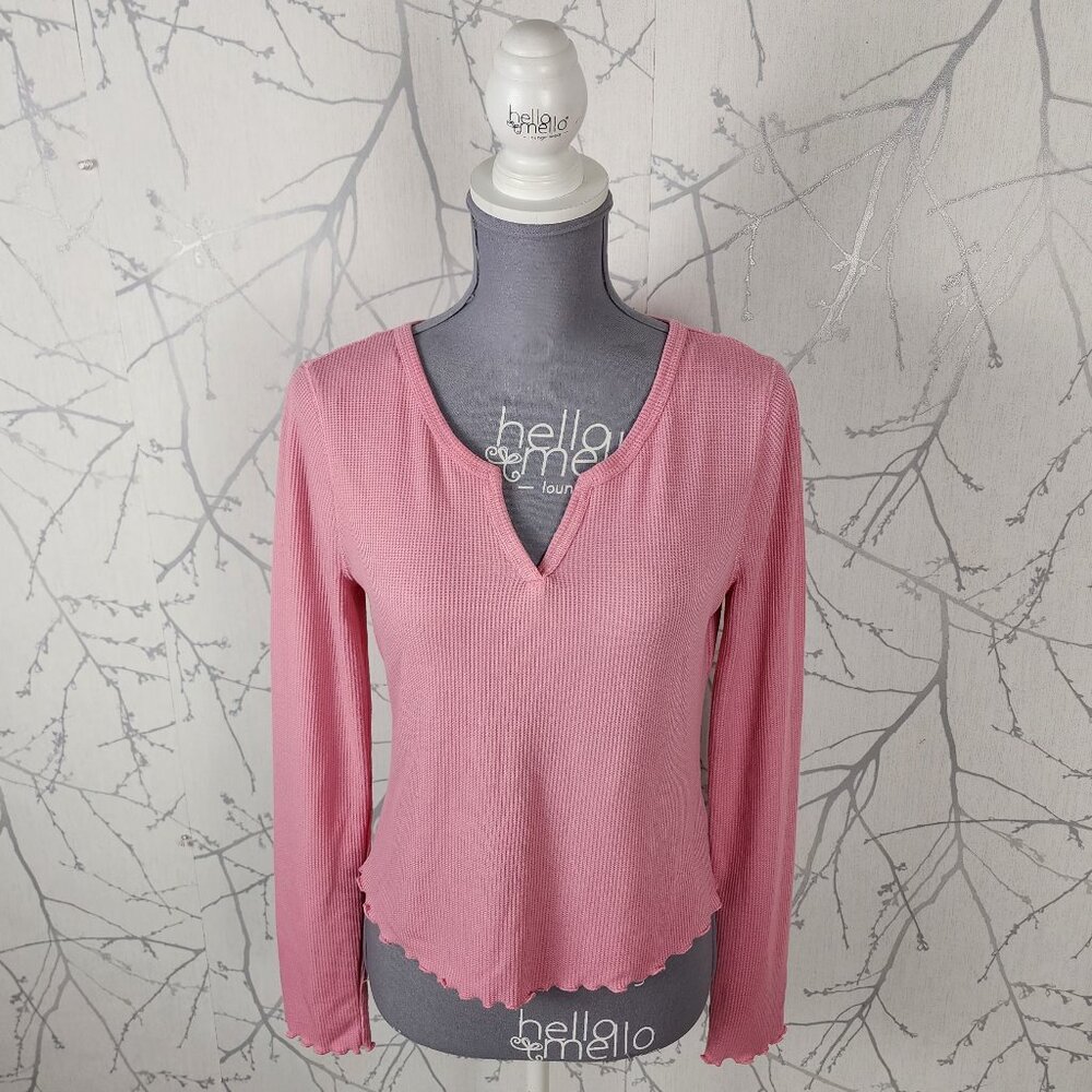 No Boundaries Pink Waffle Knit V-Neck Y2K Cropped Tee